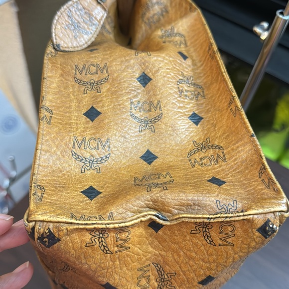 MCM Germany Shoppers Tote- Long Handle - Picture 10 of 16